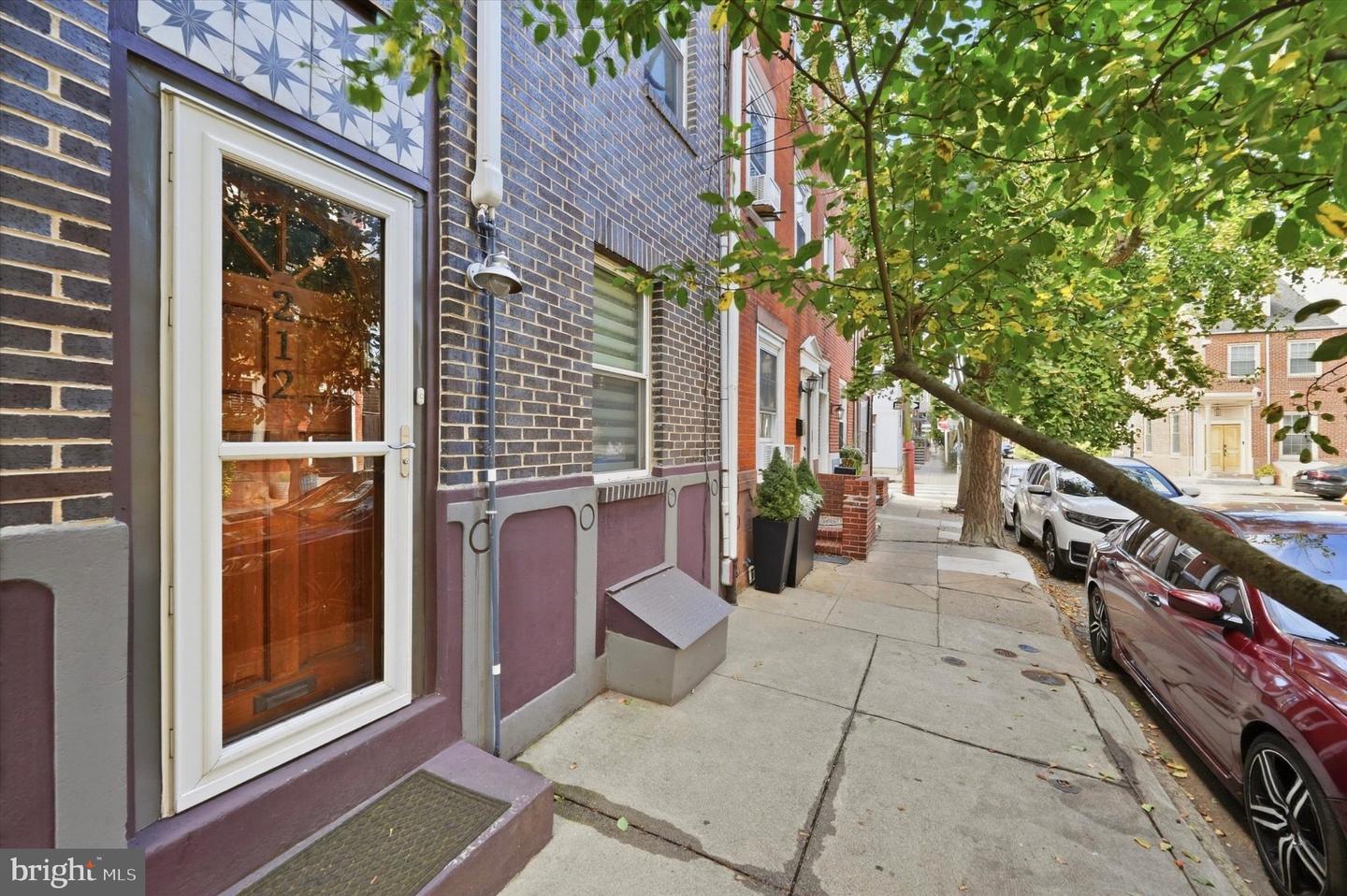 212 W Wildey St — photo
