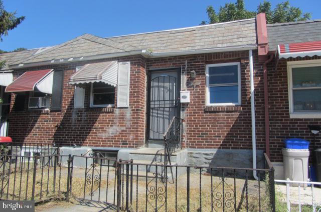 2447 Frazier St S — photo