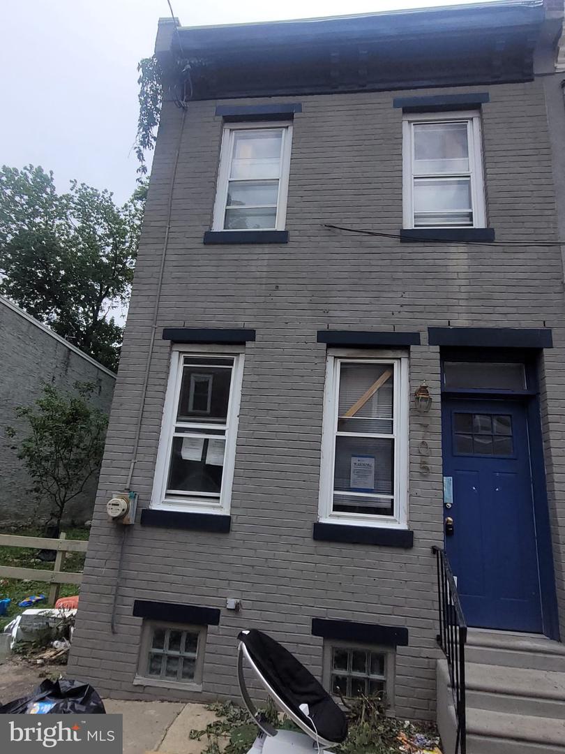 705 N Dekalb St — photo