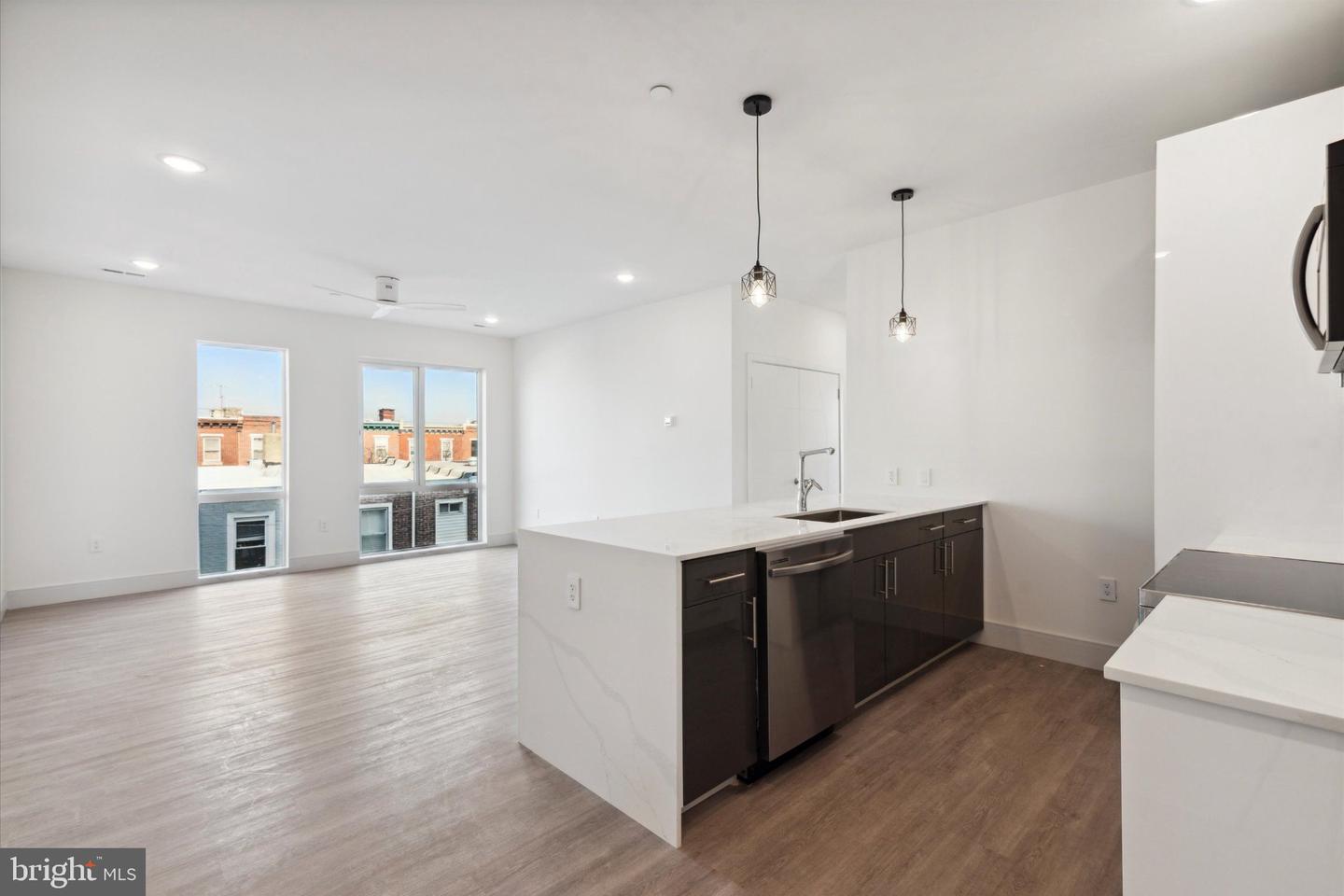 1221 E Fletcher St #212 — photo