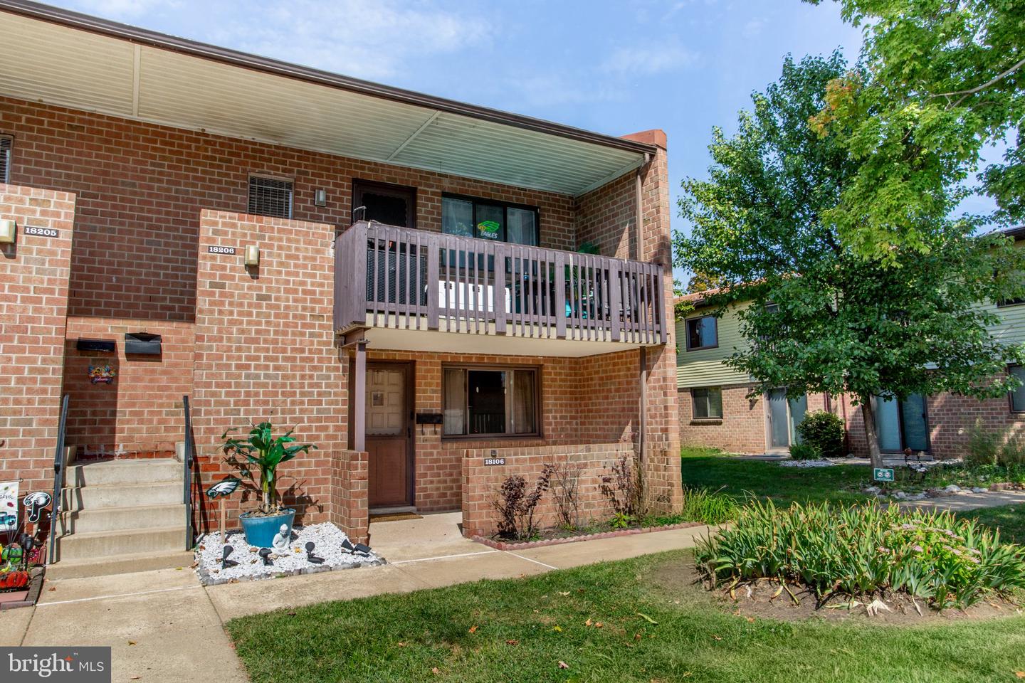 18106 Delaire Landing Rd #106 — photo