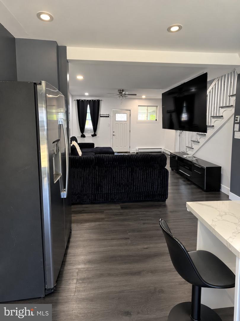 6742 Dicks Ave — photo