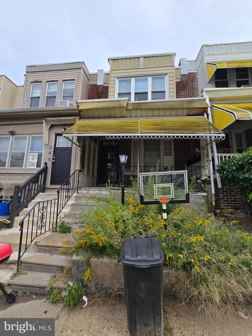 238 E Garrett St — photo