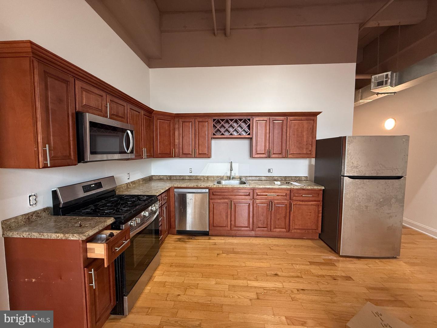 3560-62 Sepviva St #211 — photo