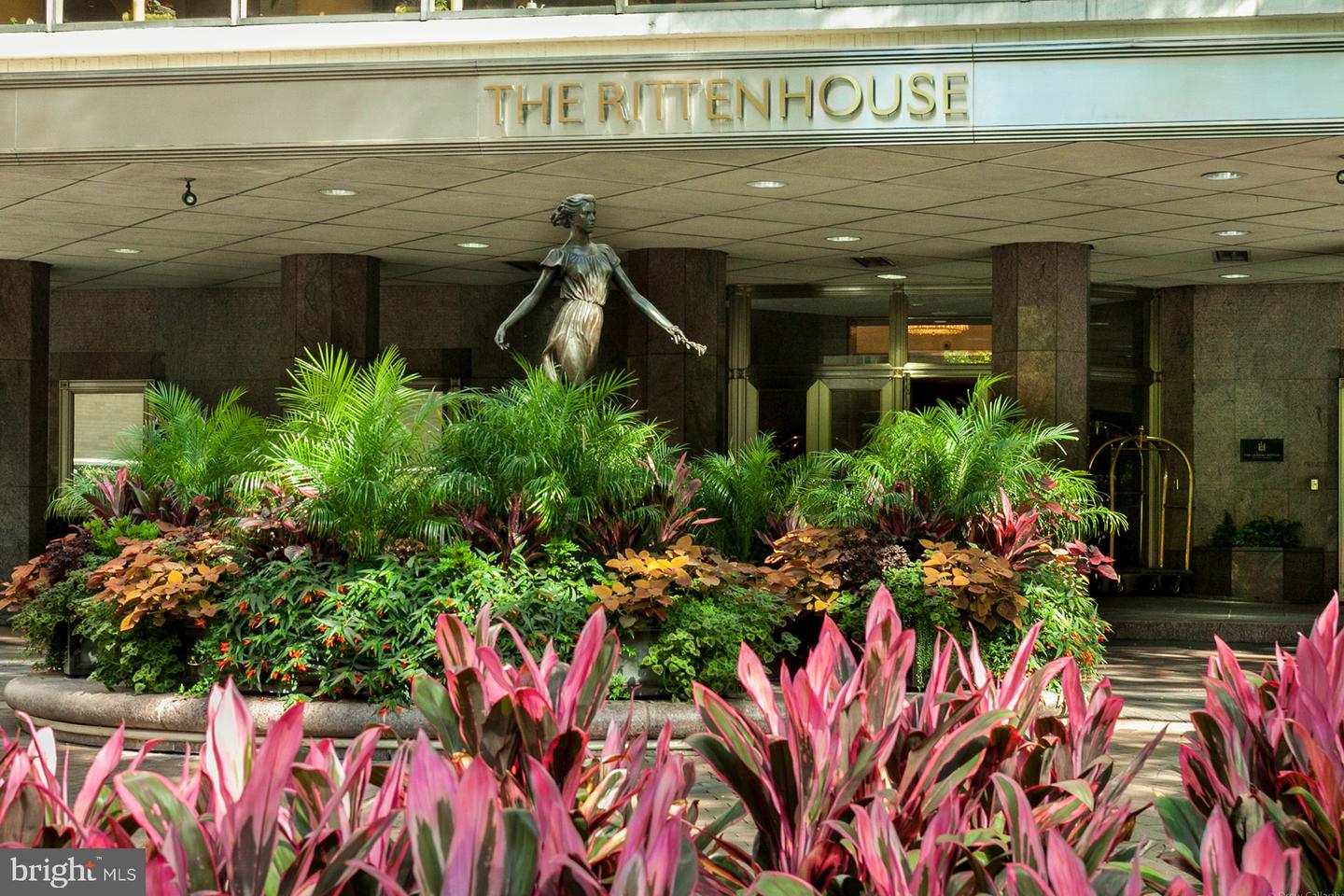 210 W Rittenhouse Square #1704 — photo