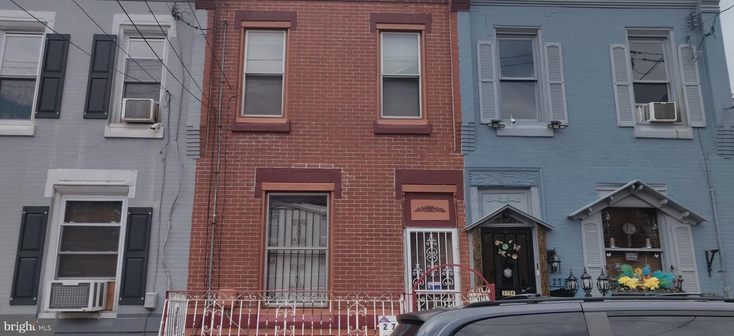 2756 Howard St — photo