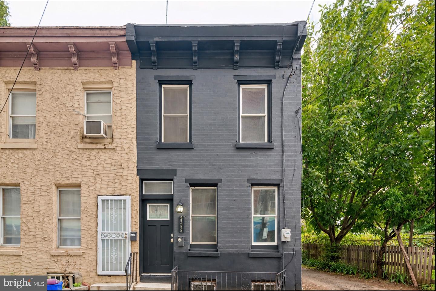 2255 Waterloo St — photo