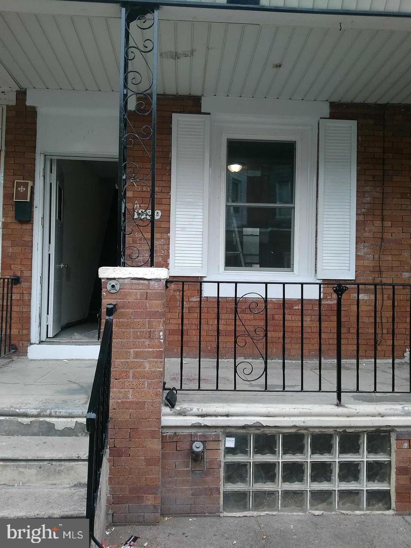 1930 E Thayer St — photo