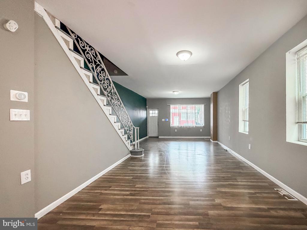 2341 Duncan St — photo