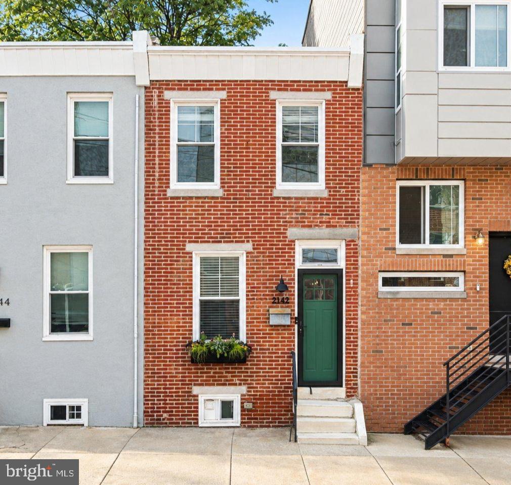 2142 E Albert St — photo