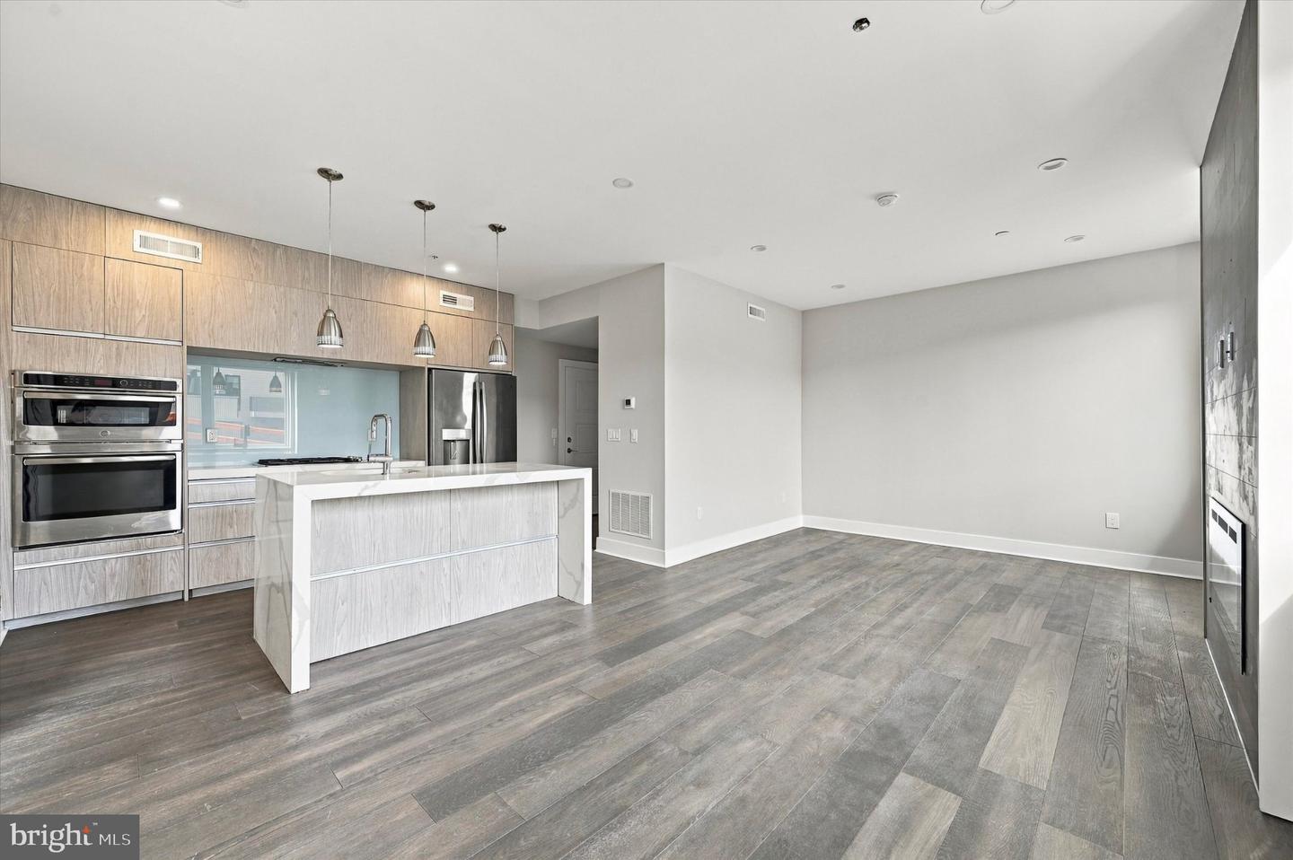 1405 Frankford Ave #404 — photo