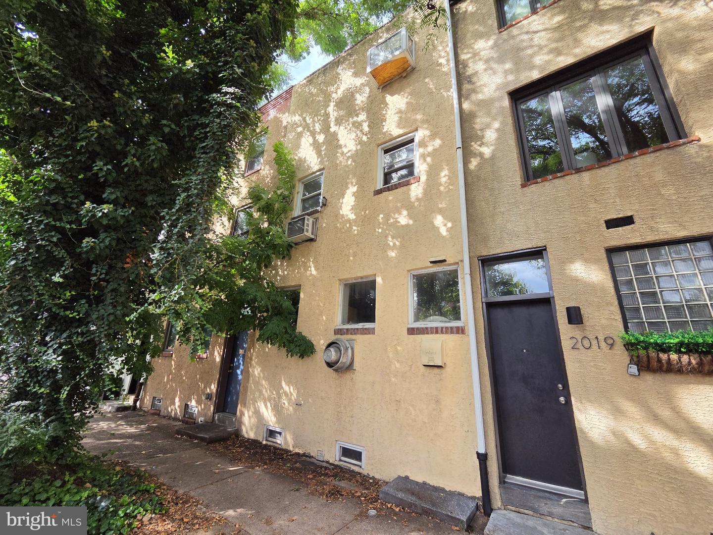 2021 Lombard St — photo