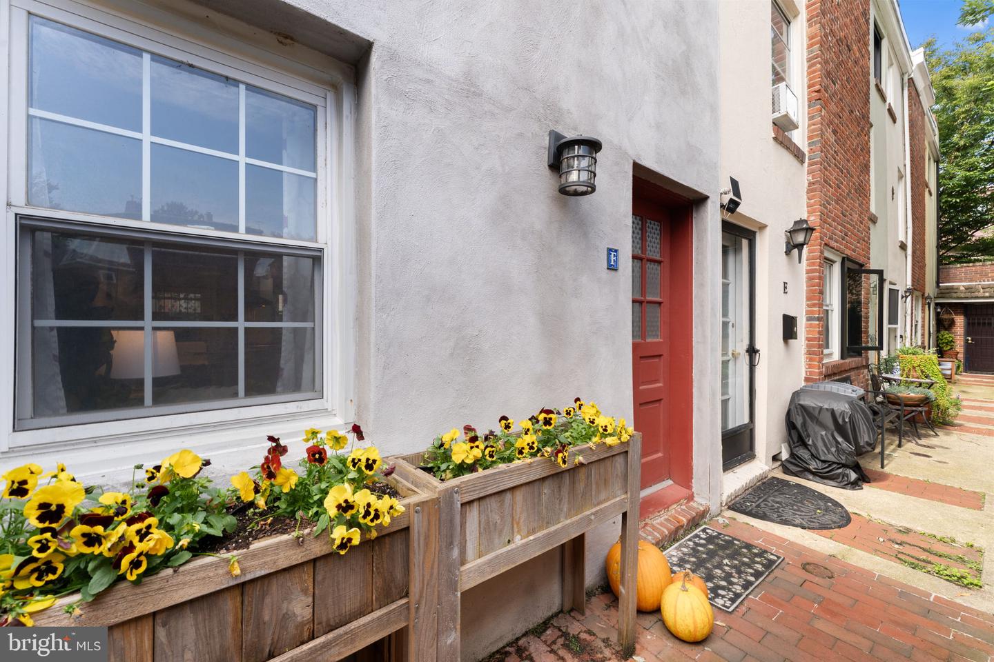 718 Addison St #F — photo