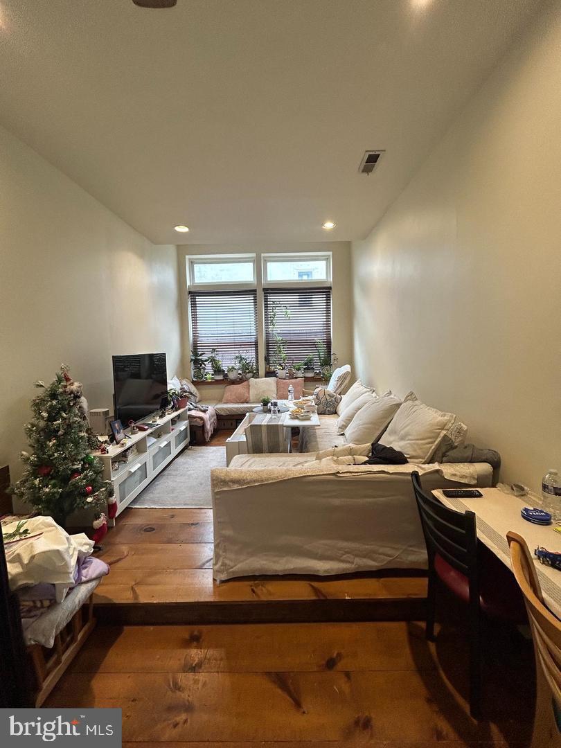 721 Sansom St #3B — photo