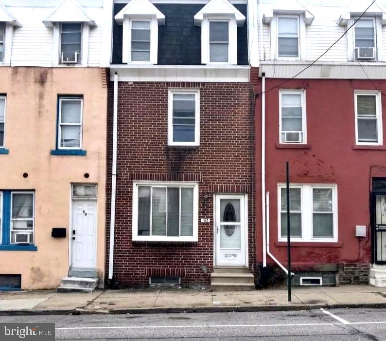 58 E Walnut Ln — photo