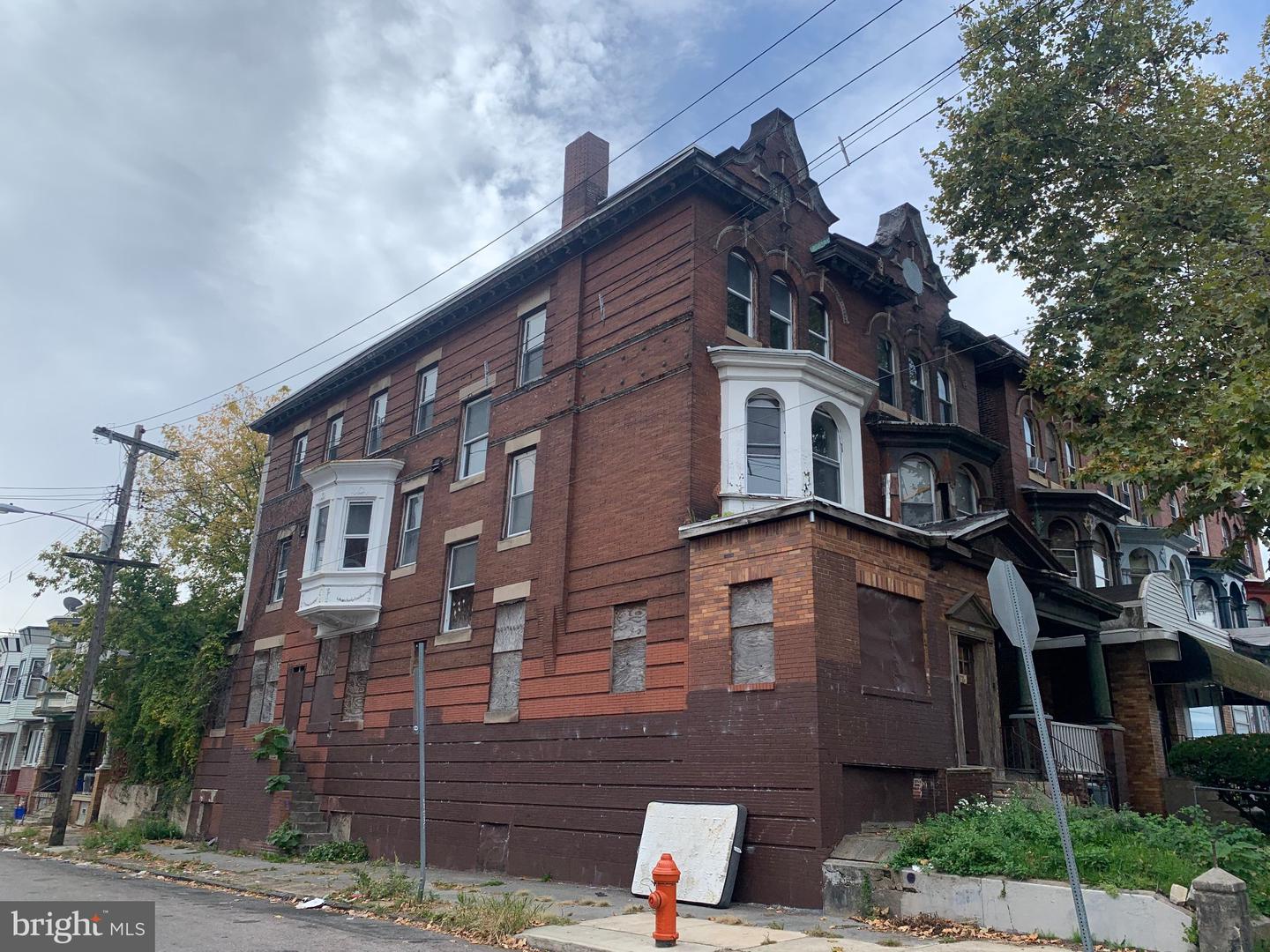 1522 Erie W — photo