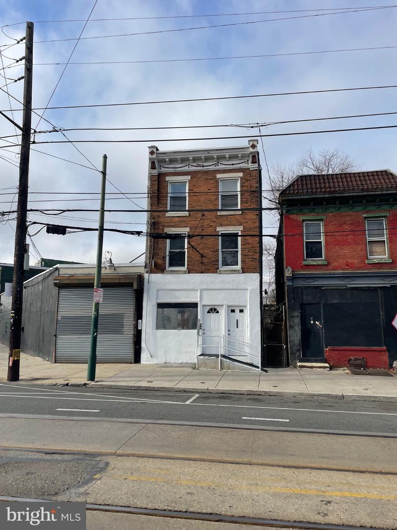 4602 Lancaster Ave — photo