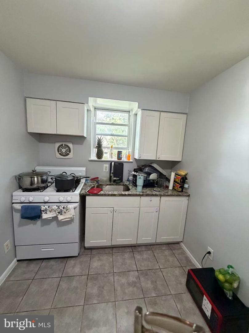 6904-00 Rising Sun Ave #a — photo