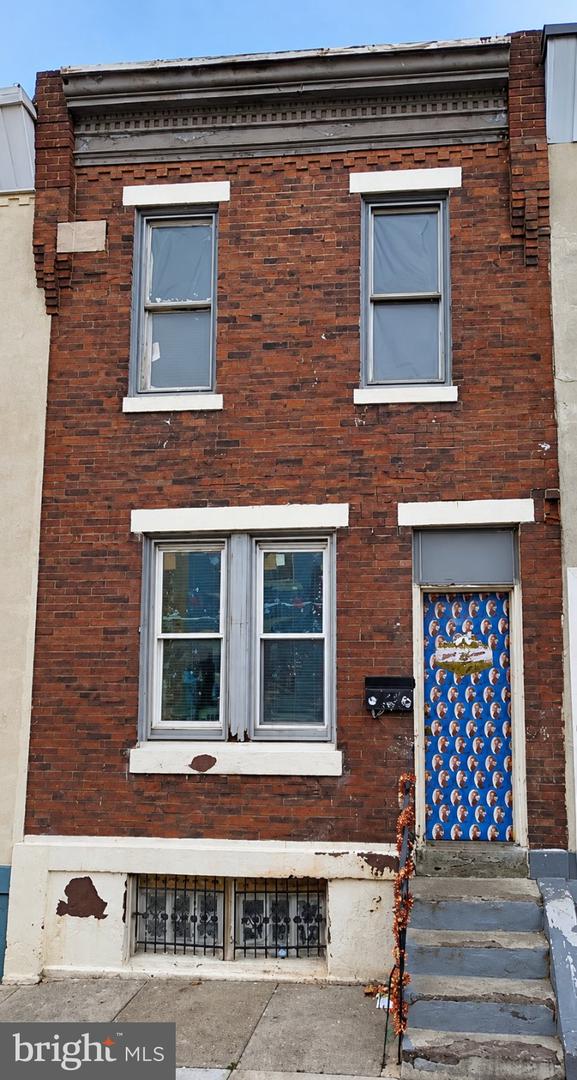 242 E Mayfield St — photo
