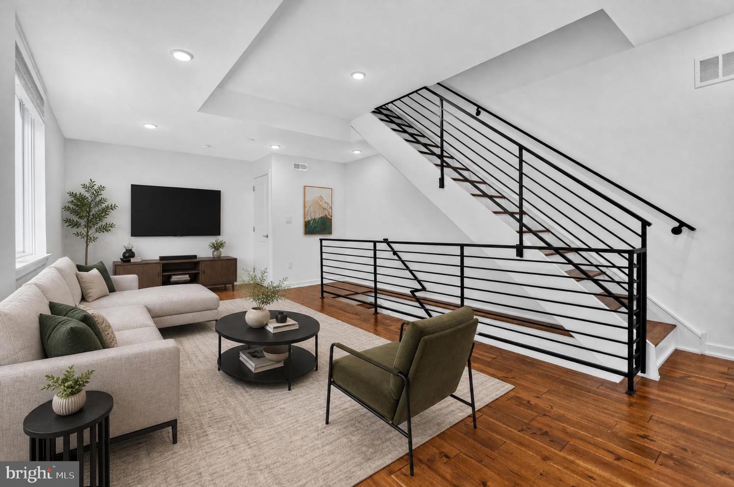 4727-00 Walnut St #4 — photo
