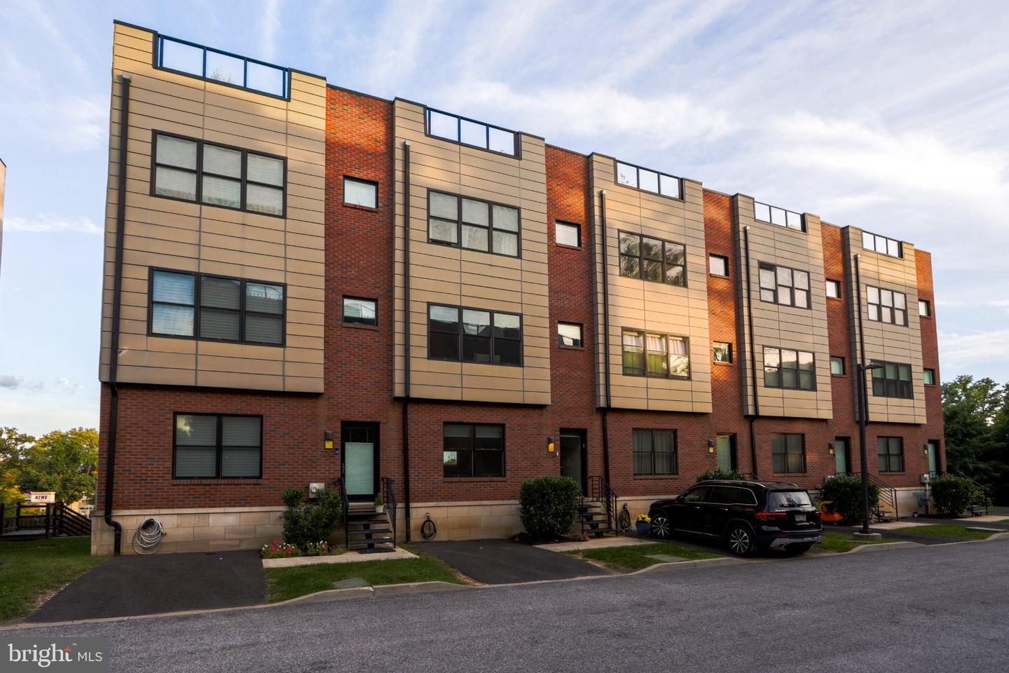 7014 Pipers Glen Way — photo