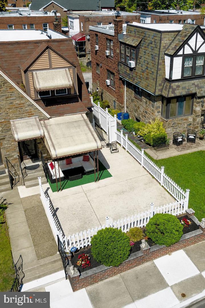 1103 Kenwyn St — photo