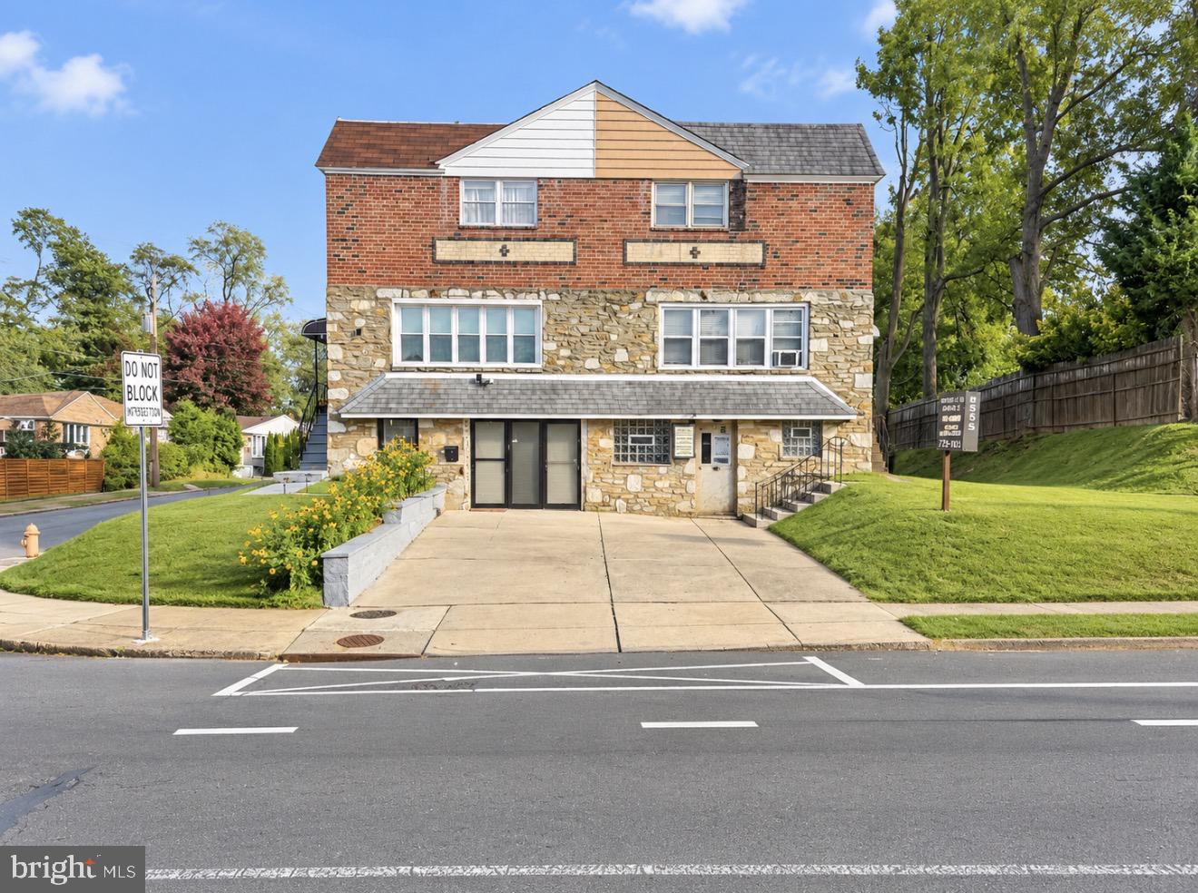 8597 Bustleton Ave — photo