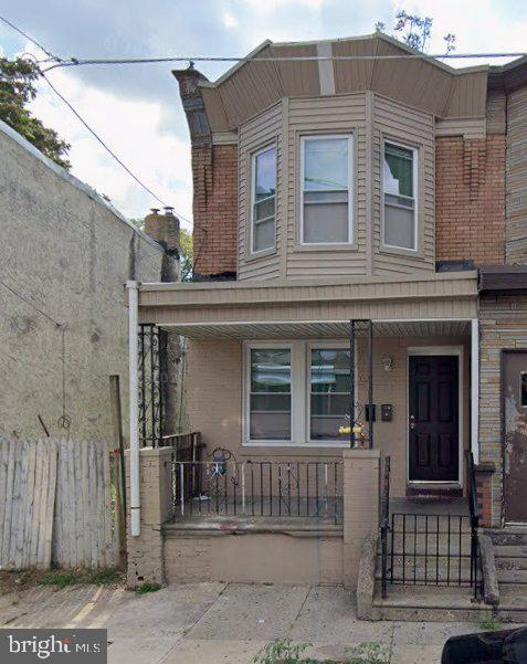 1854 Clarence St — photo