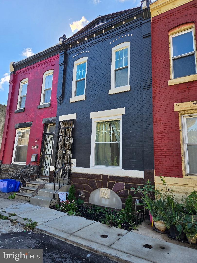 2916 Page St — photo