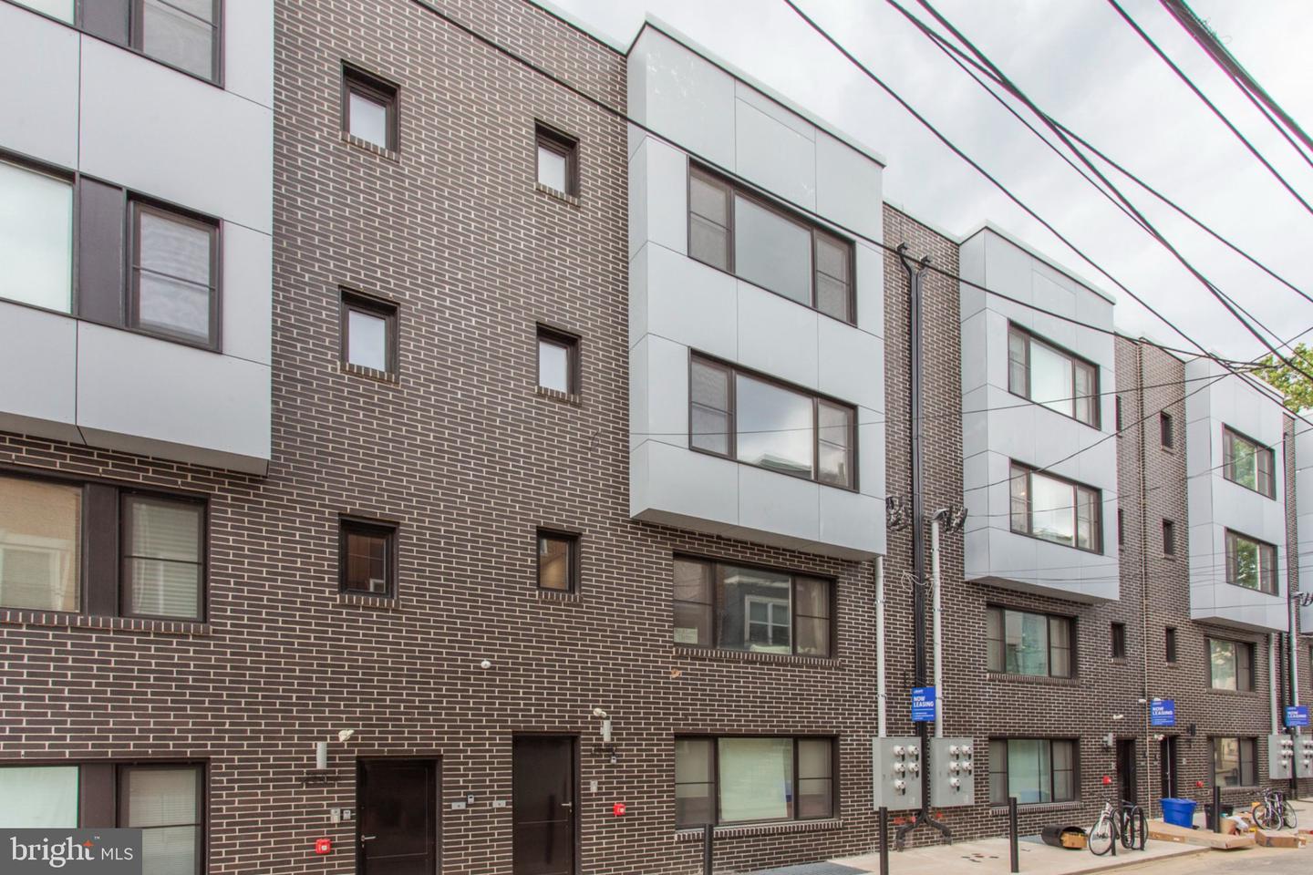 2541 Montrose St — photo