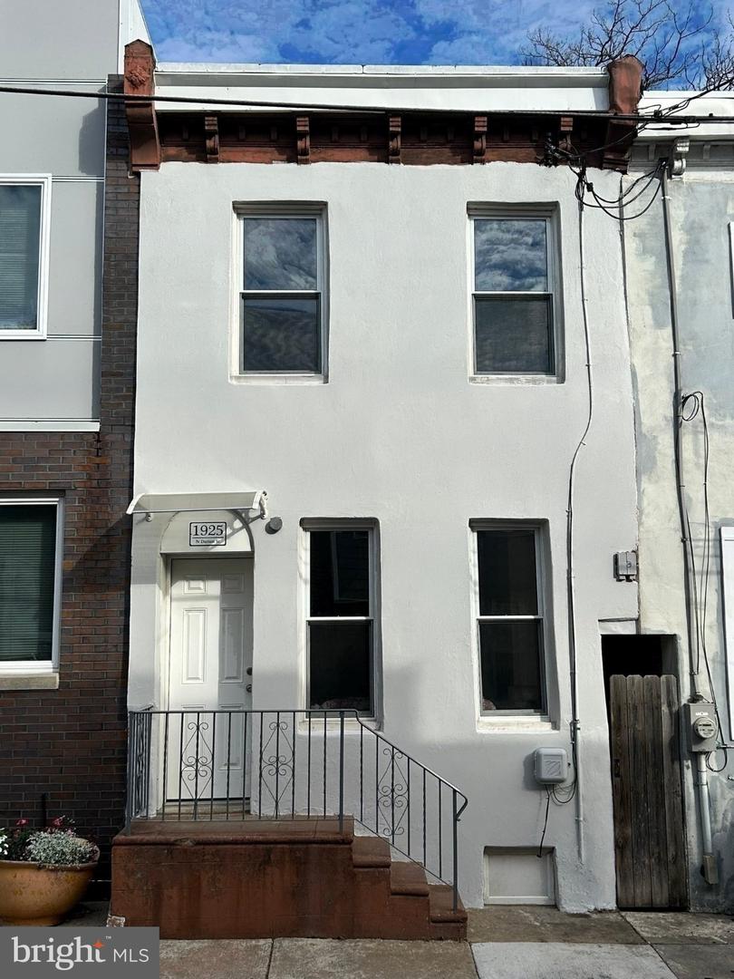 1925 N Darien St — photo