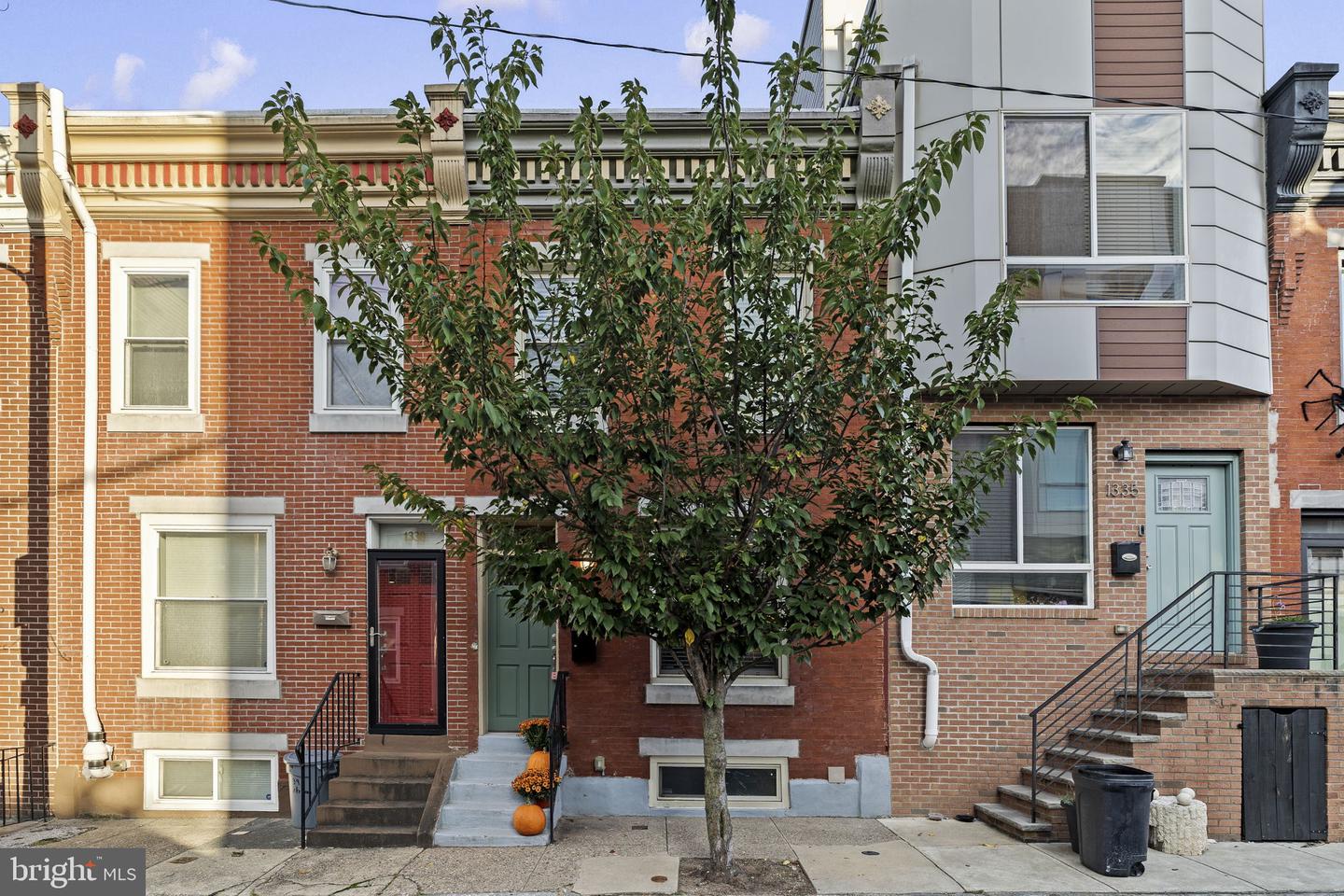 1337 N Myrtlewood St — photo