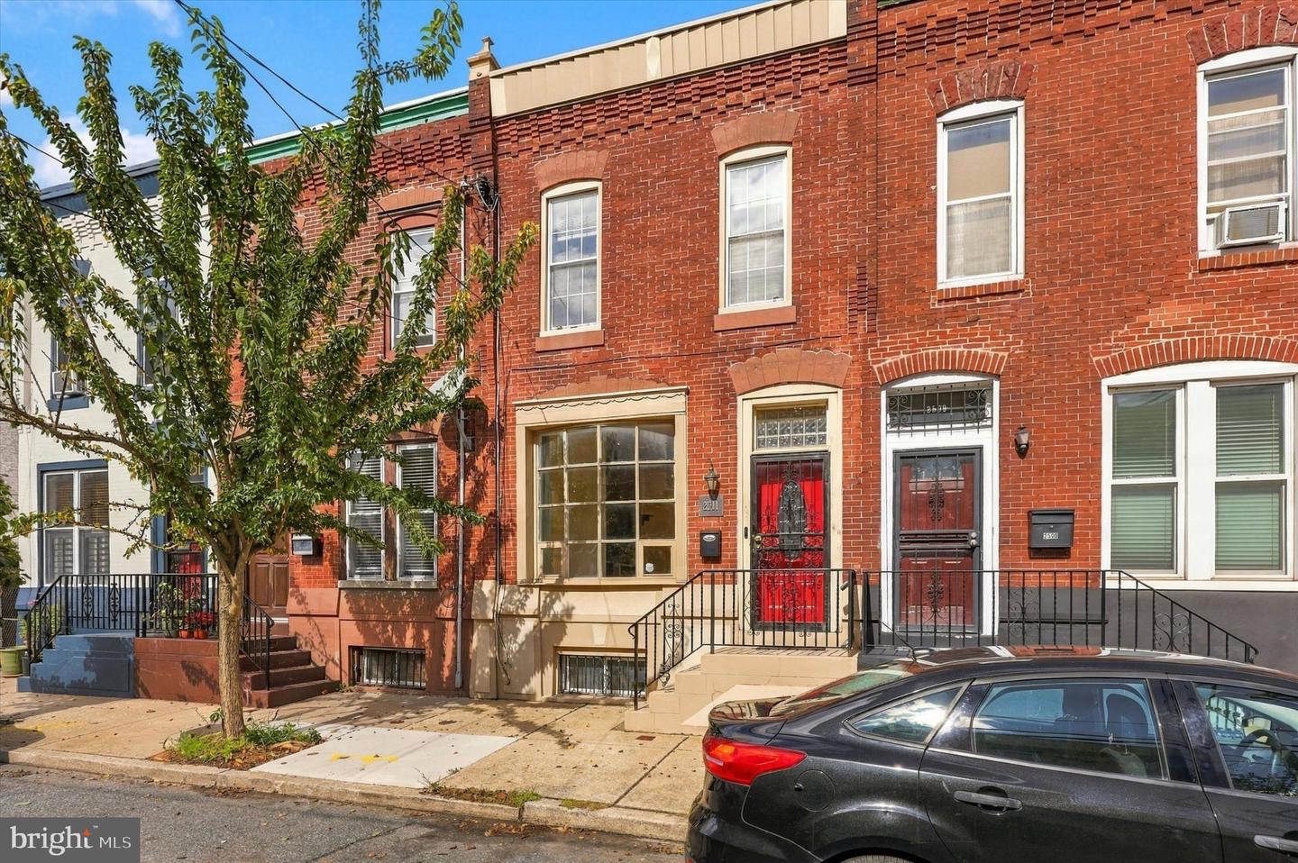 2511 Carpenter St — photo