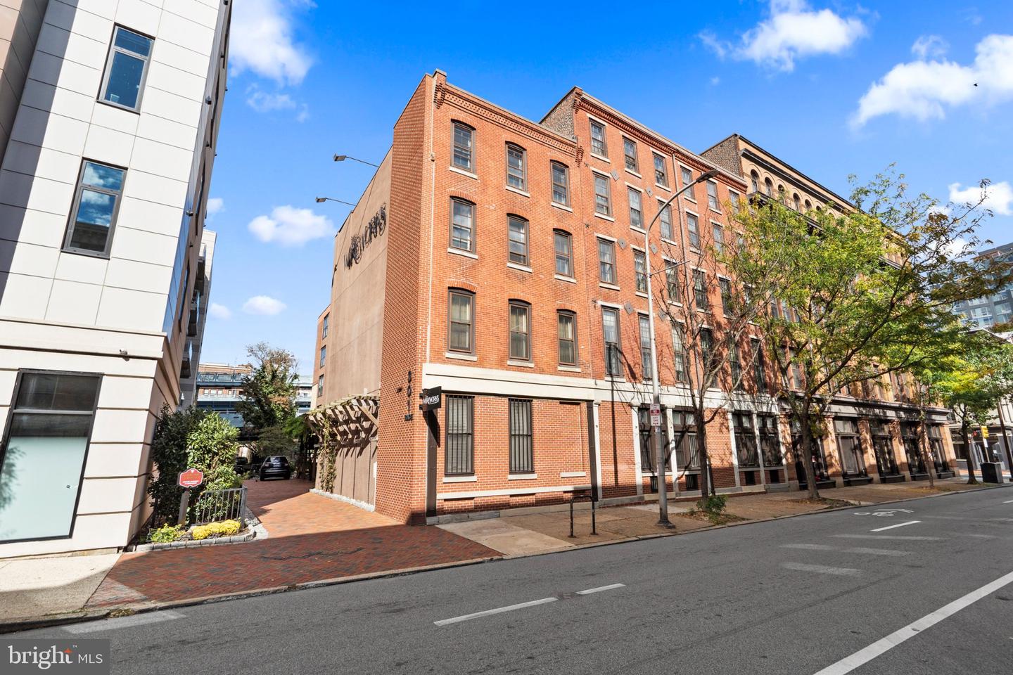 301 Race St #C007 — photo
