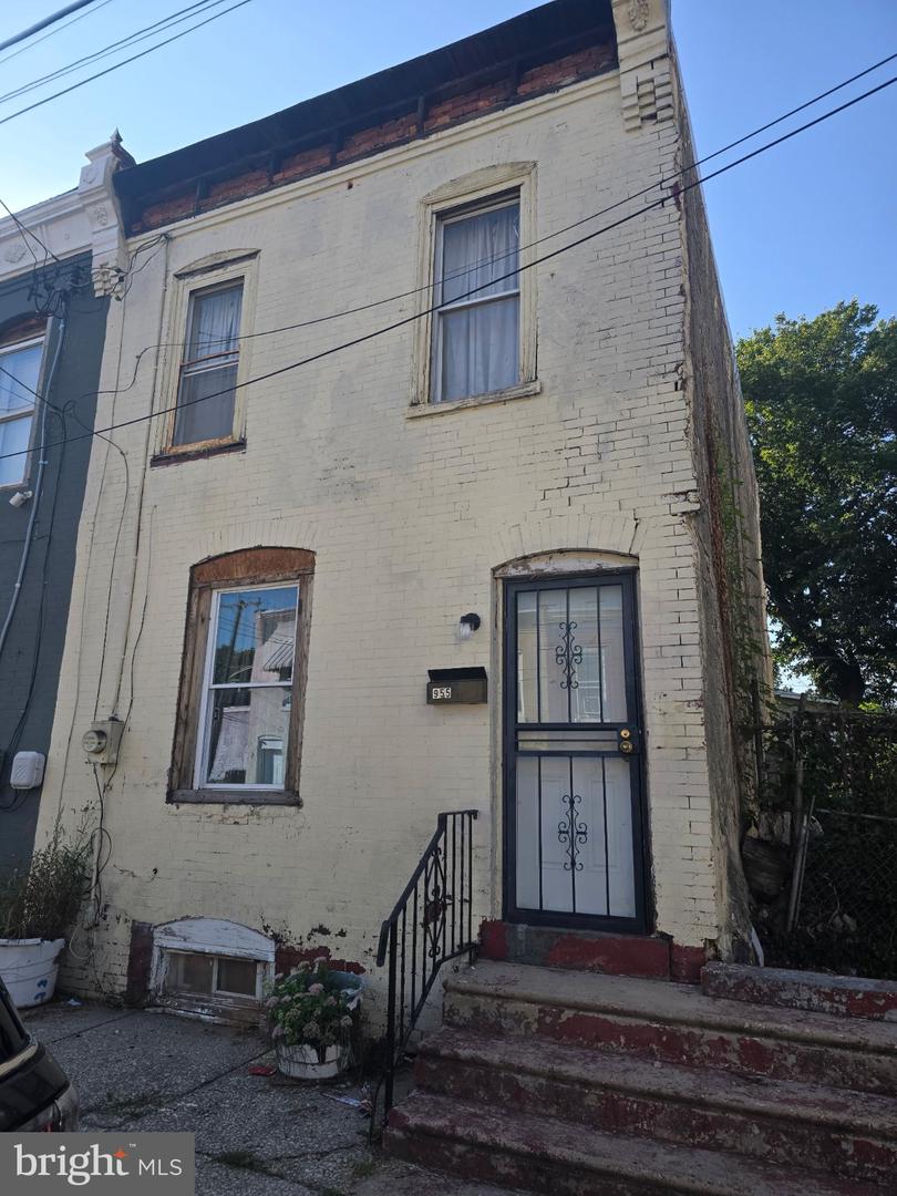 955 E Locust Ave — photo