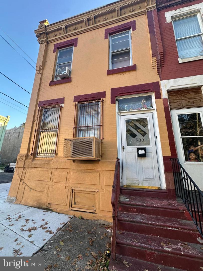 900 W Cambria St — photo
