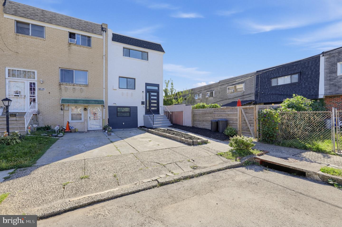 1607 Chesapeake Pl — photo