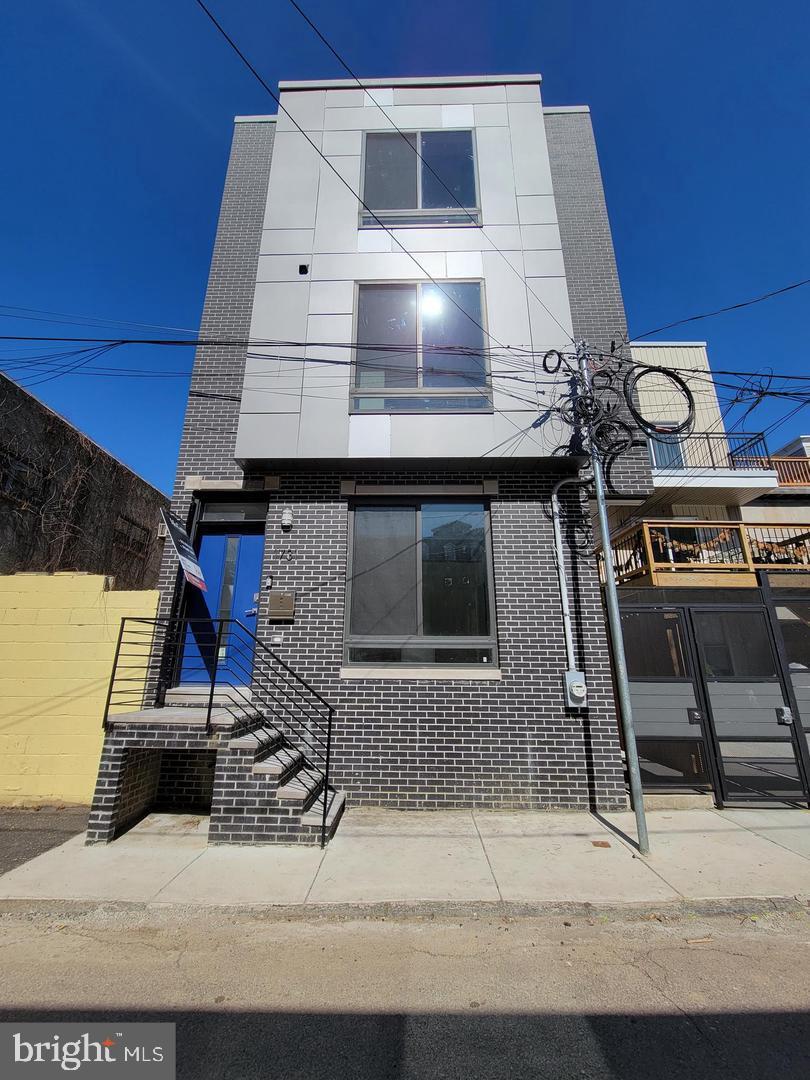 1731 W Harper St — photo