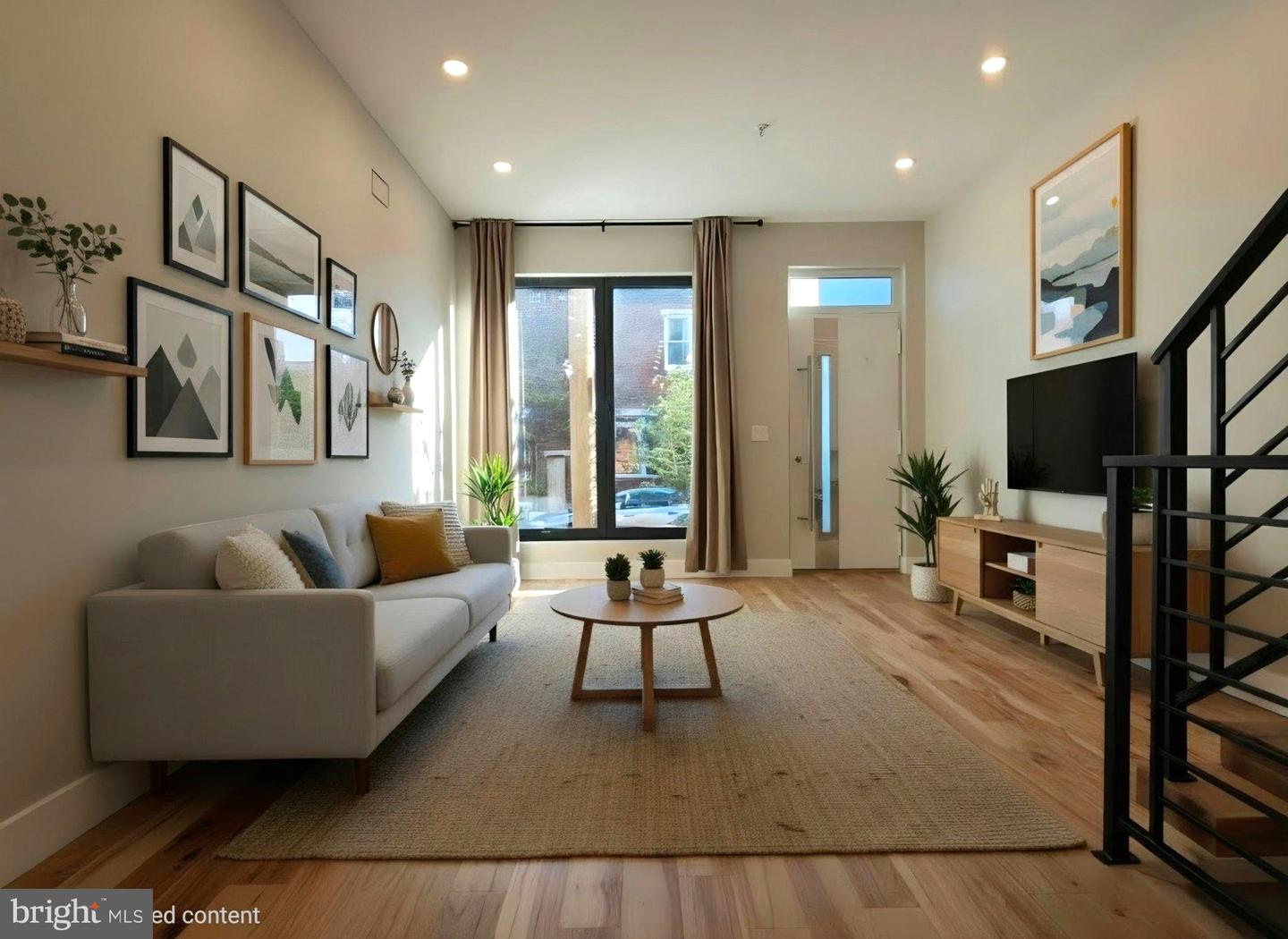 1220 E Fletcher St — photo