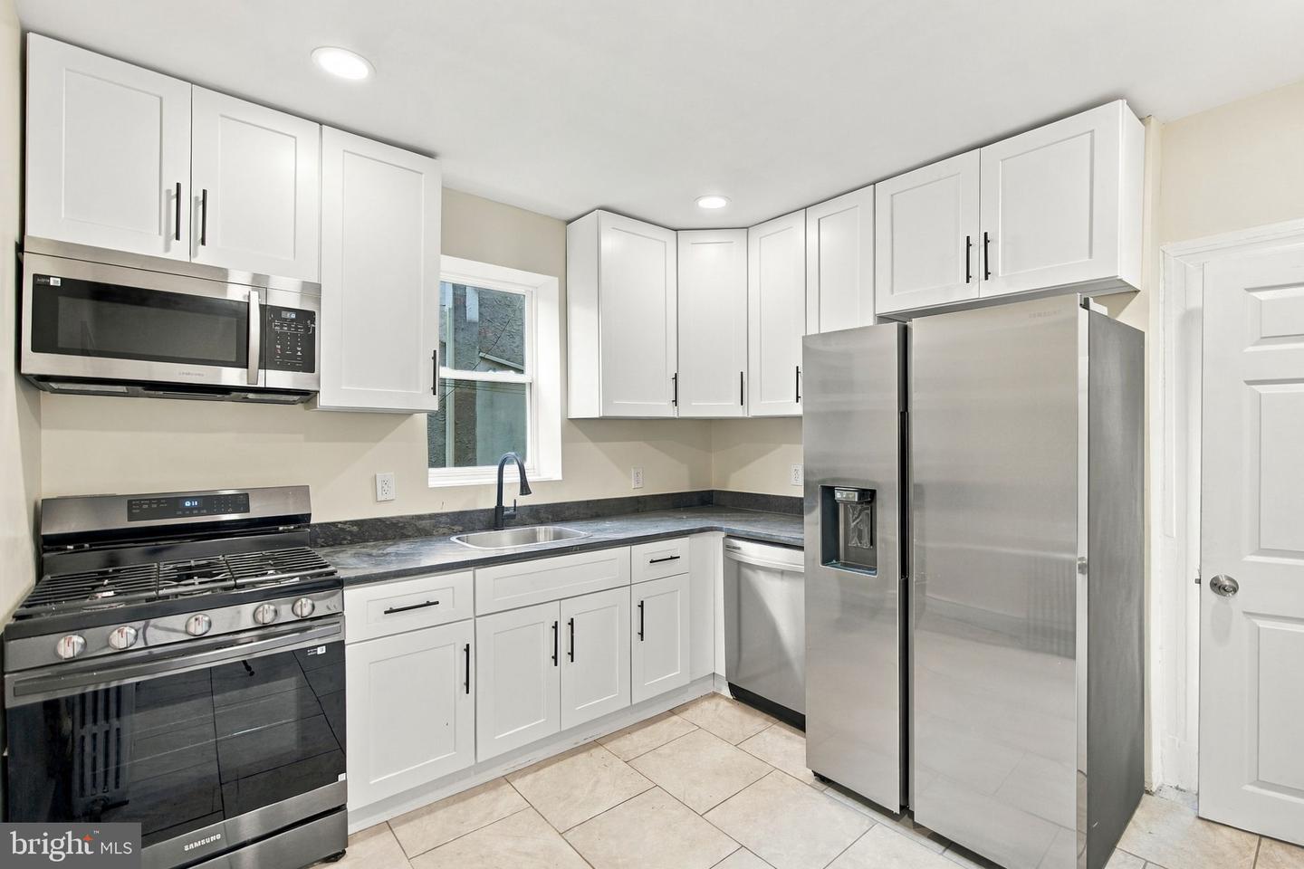 437 W Roosevelt Blvd — photo