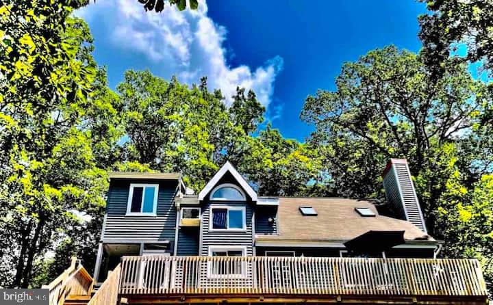 1026 Hampstead Road, Bushkill, PA 18324