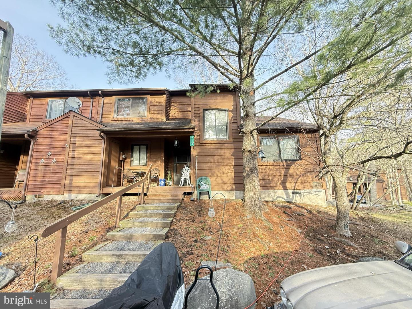 524 Wales Ct — photo