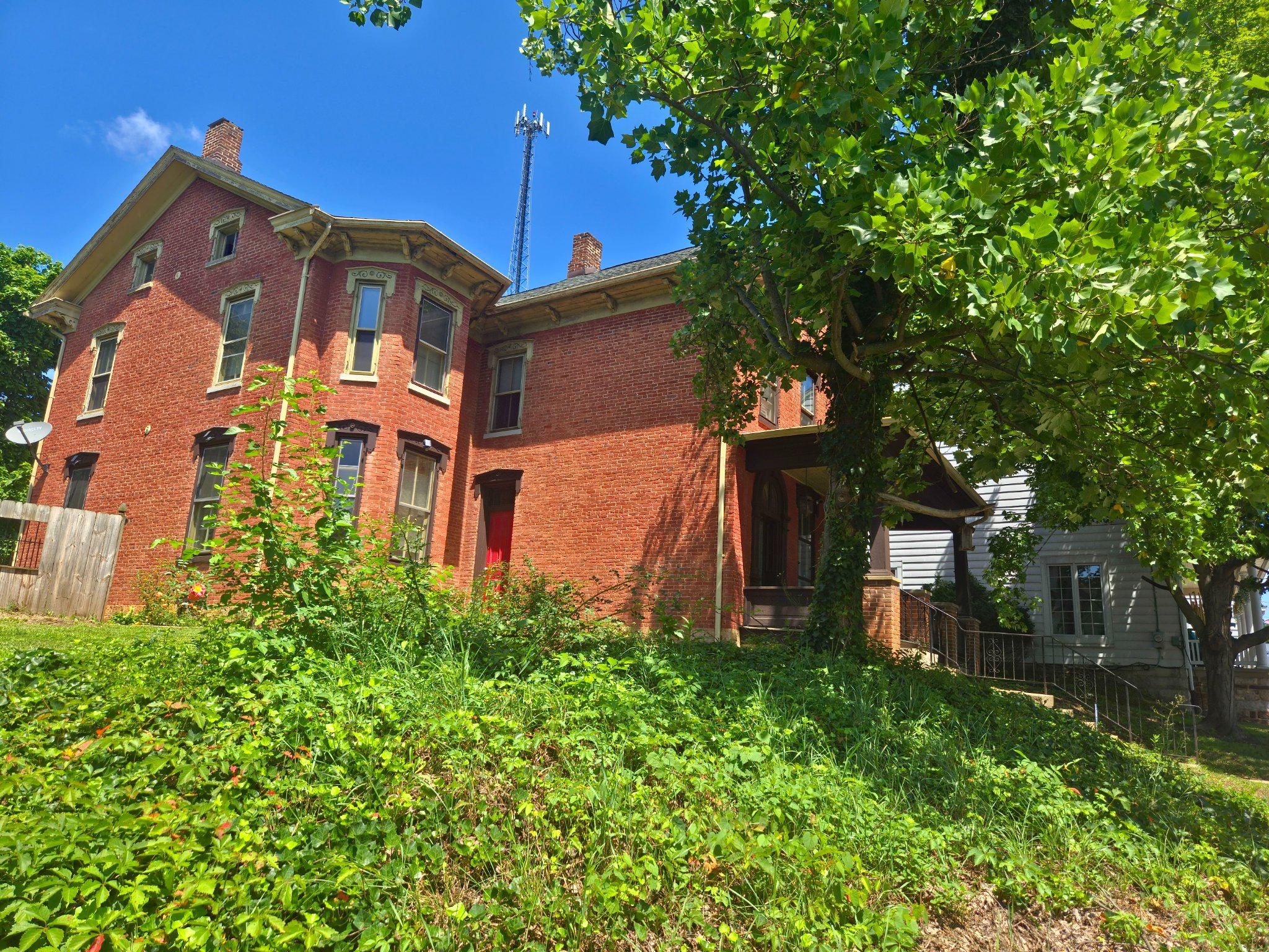107 E Main St — photo