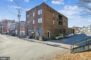 326 W Broad St — photo