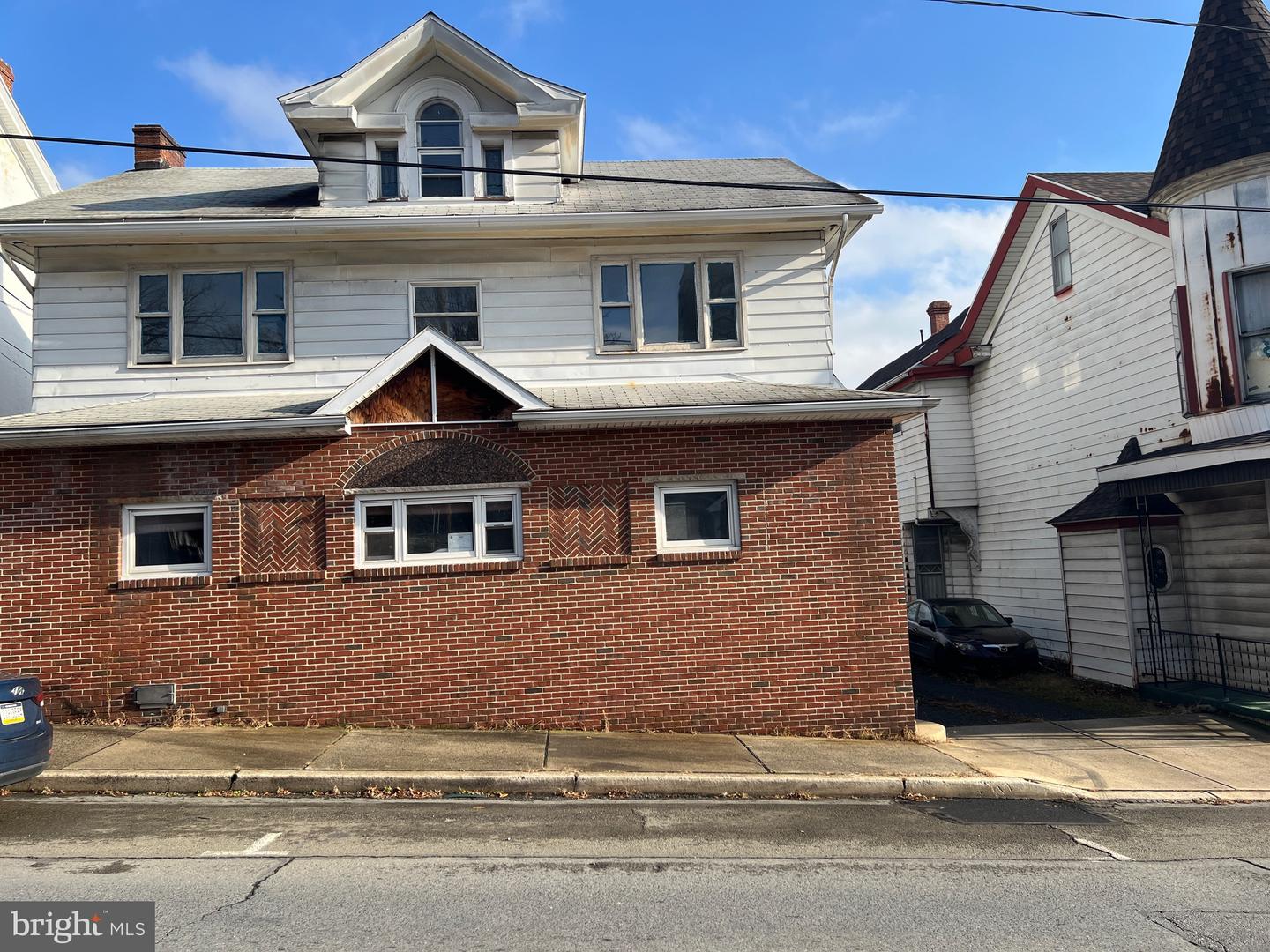 405 N Front St — photo