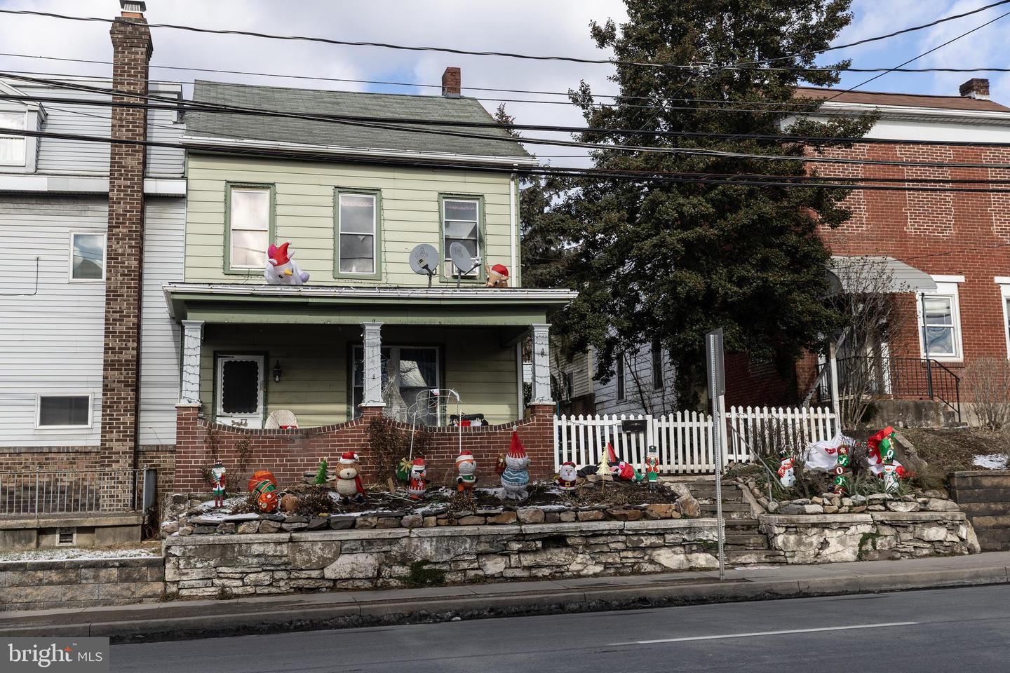 214 Center Ave — photo