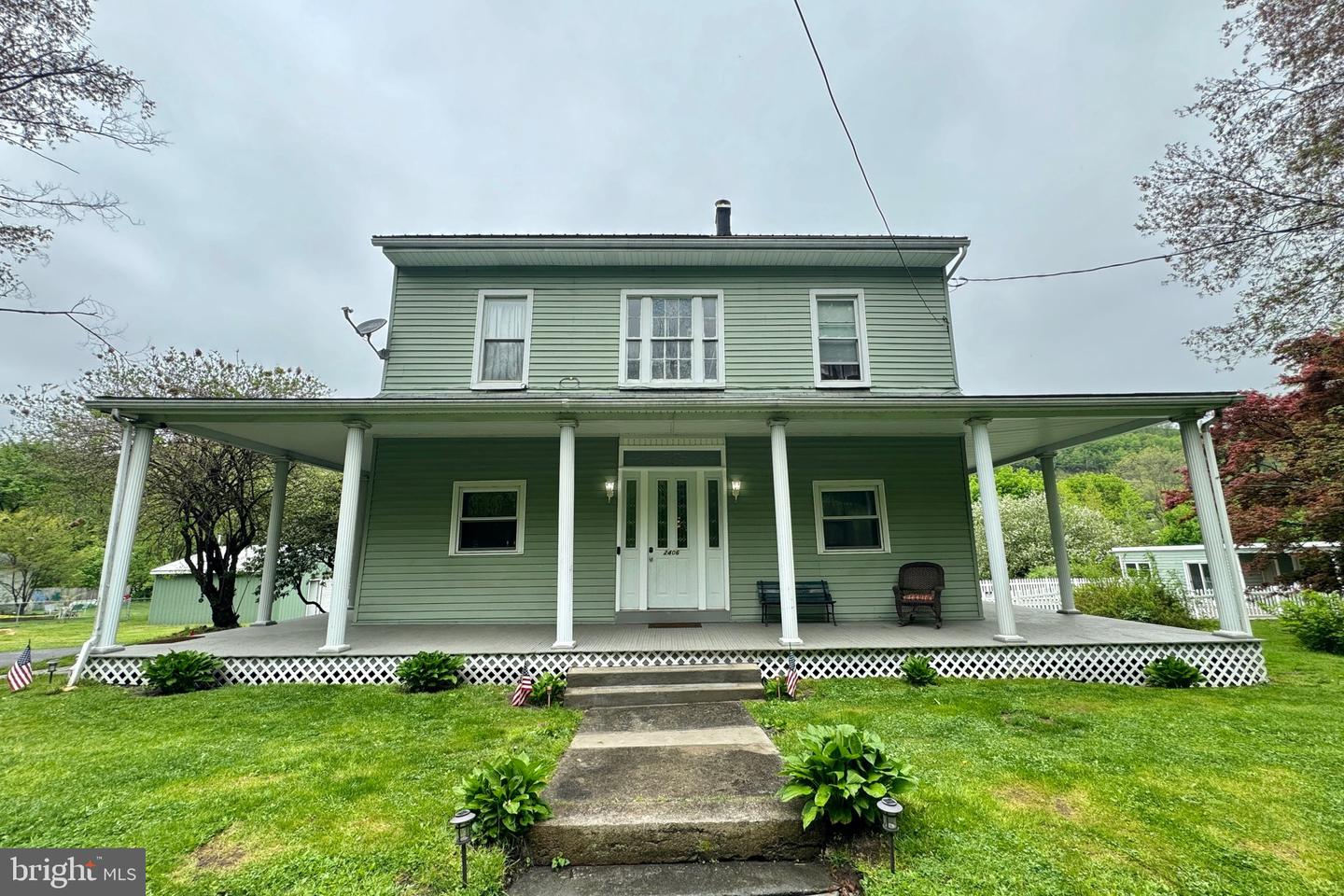 2406 Railroad St — photo