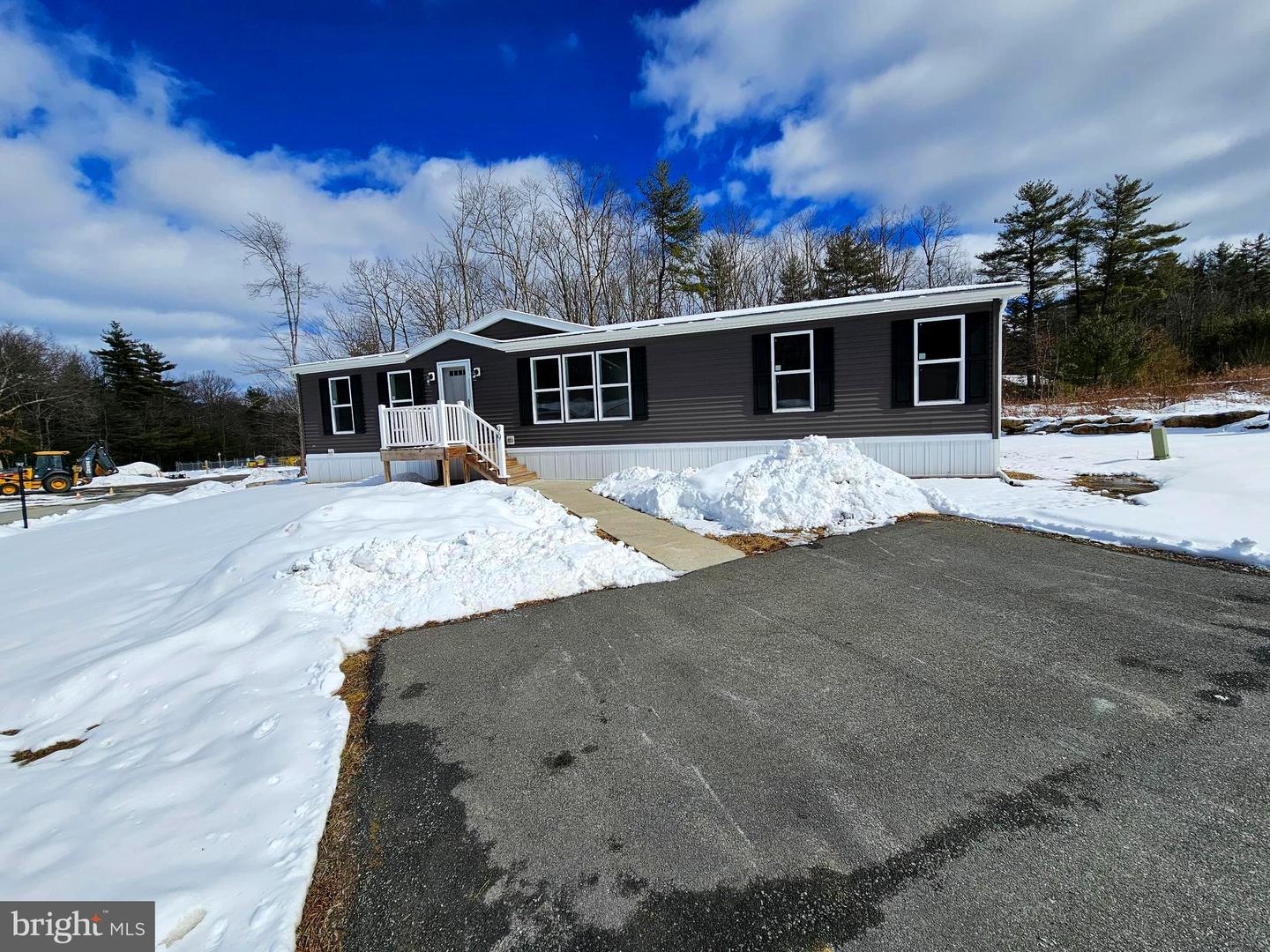 99 Angel Dr — photo