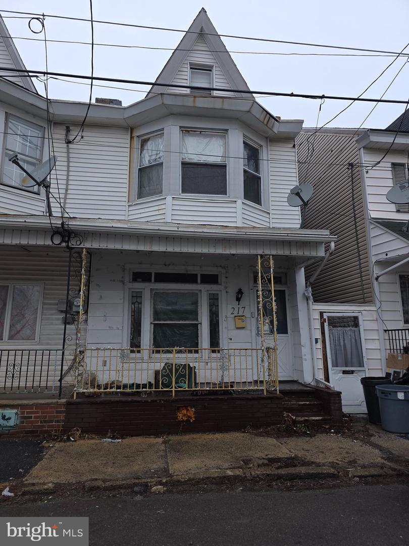 217 W Cherry St — photo
