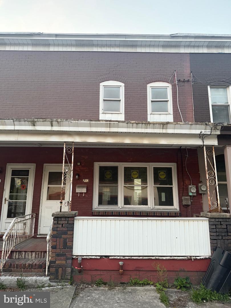 213 E Elm St — photo
